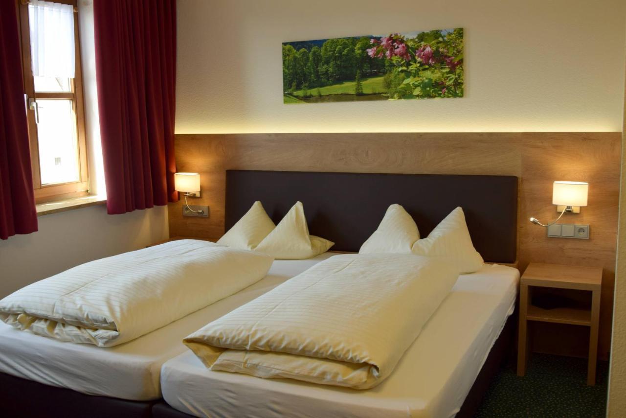 Hotel Gasthof Zum Lowen Velburg Room photo