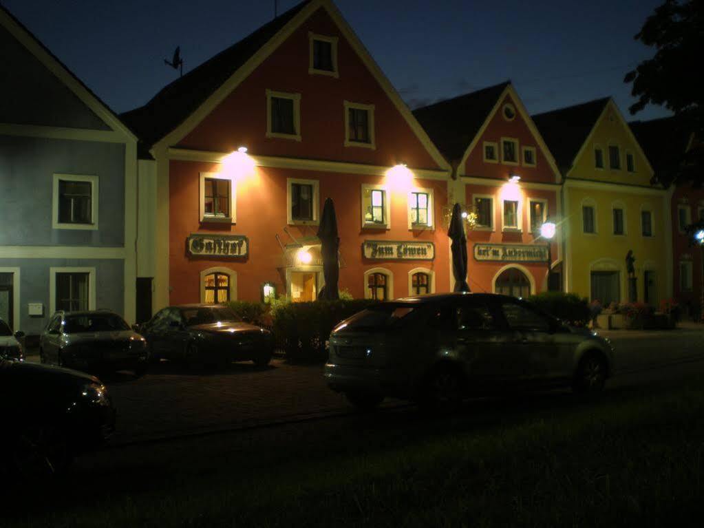 Hotel Gasthof Zum Lowen Velburg Exterior photo